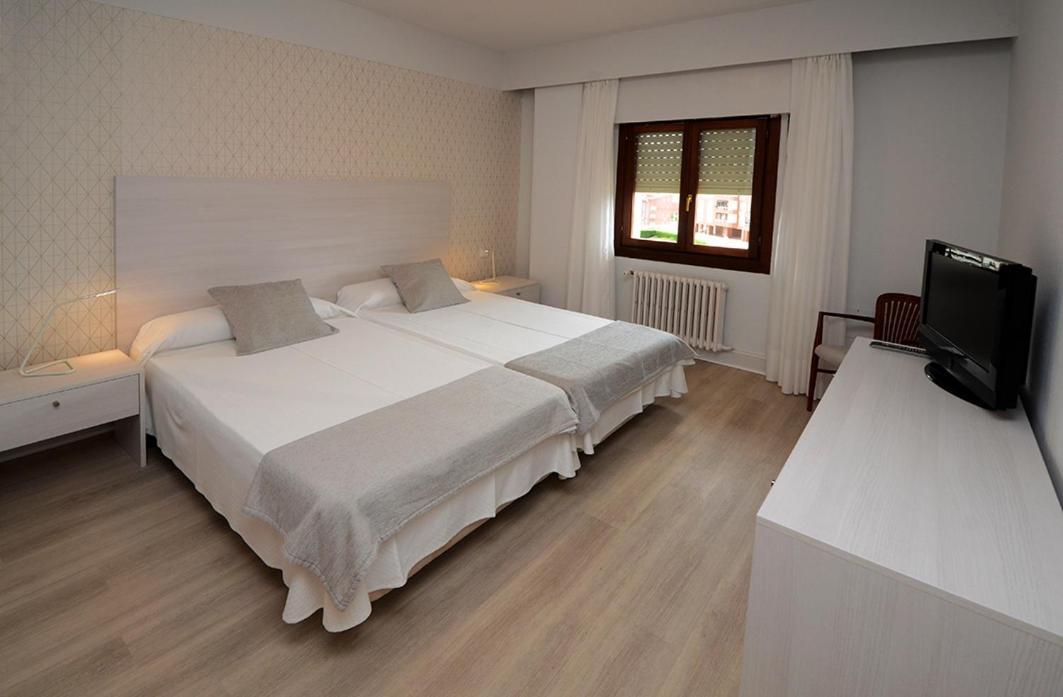 Hostal Vista Alegre Castro Urdiales Exterior photo